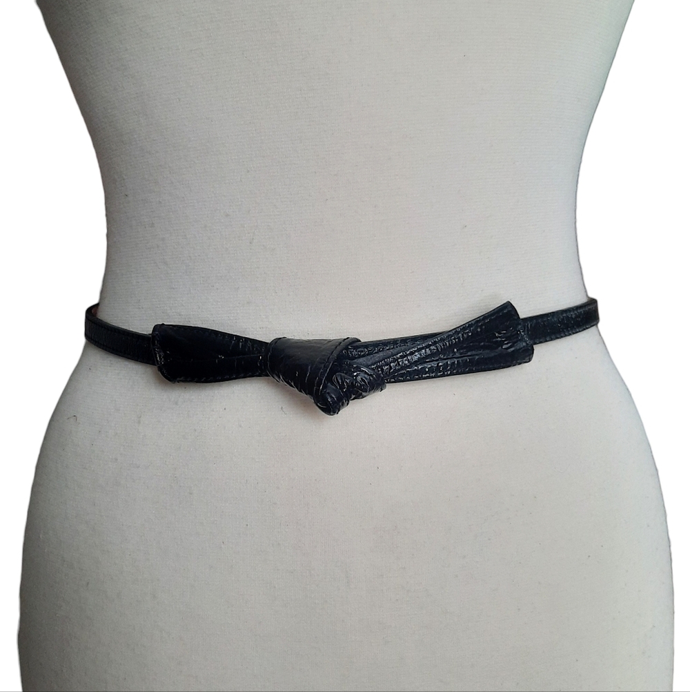 Knotted Bow Front Black Distressed/Crinkled Patent Leather Skinny Belt  Size S/M